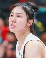 体坛周报：中国女篮遭遇热身赛首败 这盆冷水来得很及时